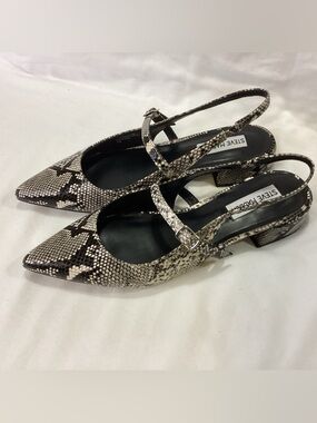 Steve Madden Snake-Print Pointed Slingback Flats in Black and White SZ 8 EUC